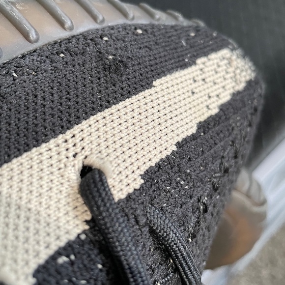 YEEZY BOOST 350 OREO V2 100% AUTHENTIC SIZE 8